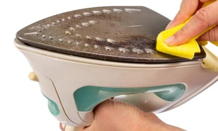 Como Limpar o Ferro de Passar Roupa em Casa